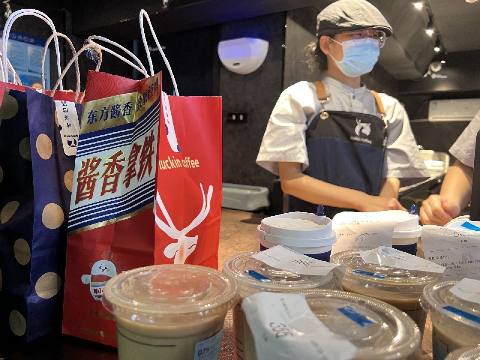 财报解读｜瑞幸咖啡财年收入规模超过星巴克中国，今年内卷仍不打算停手