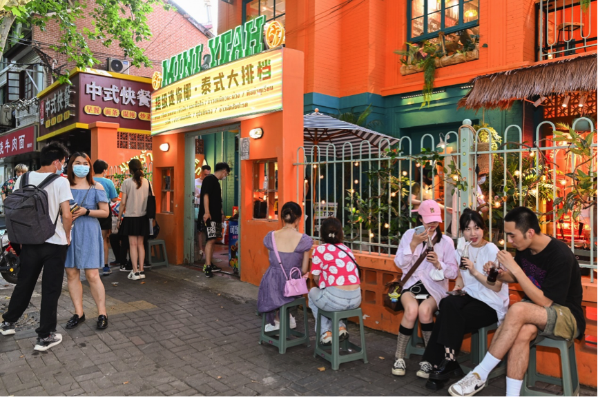 高峰期等位2小时排100多桌,上海这家泰式连锁大排档是如何做到的?